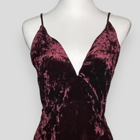 Windsor Crushed Velvet Deep Burgundy Mini Dress Size Small - Picture 2 of 6